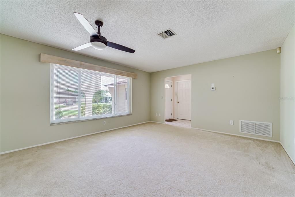 For Sale: $409,900 (3 beds, 2 baths, 1489 Square Feet)