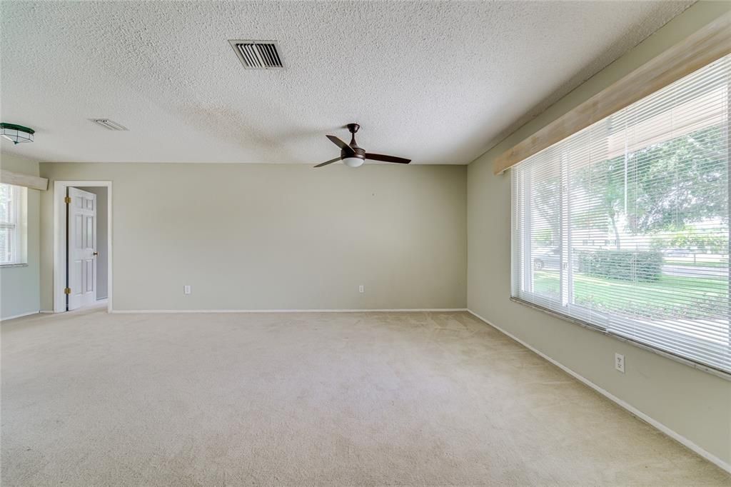 For Sale: $409,900 (3 beds, 2 baths, 1489 Square Feet)