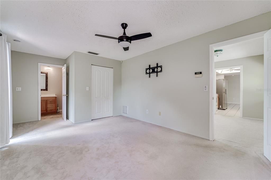 For Sale: $409,900 (3 beds, 2 baths, 1489 Square Feet)