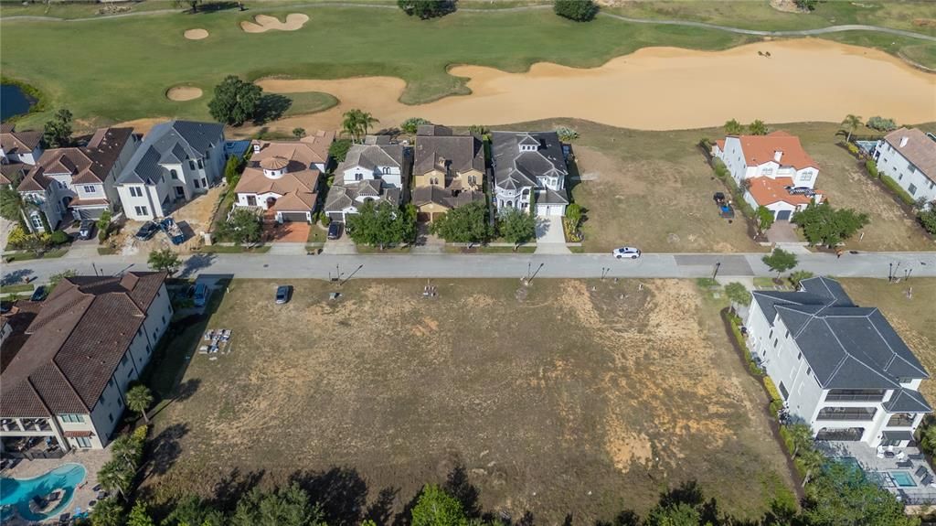 待售: $833,000 (0.20 acres)
