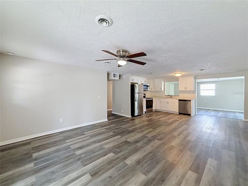 En Venta: $179,900 (4 camas, 1 baños, 1600 Pies cuadrados)