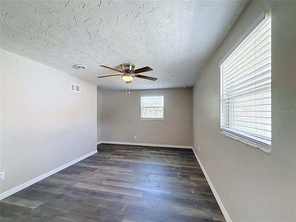 En Venta: $179,900 (4 camas, 1 baños, 1600 Pies cuadrados)