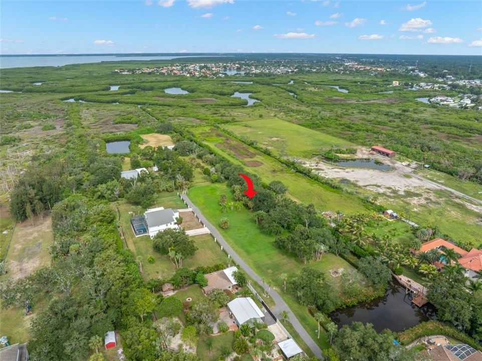На продажу: $350,000 (1.32 acres)