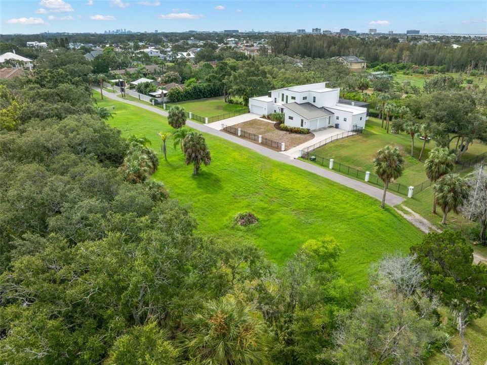 На продажу: $350,000 (1.32 acres)