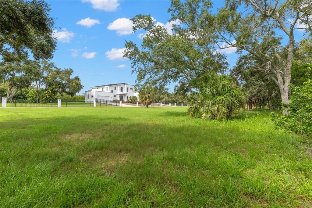 На продажу: $350,000 (1.32 acres)