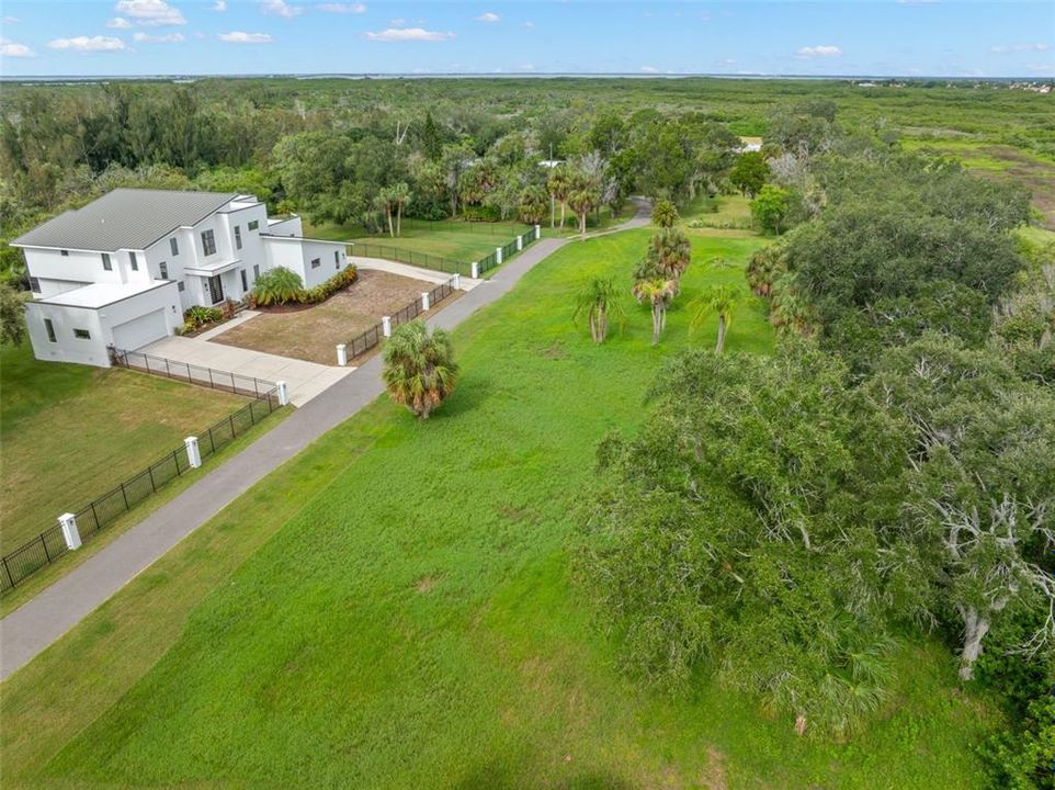На продажу: $350,000 (1.32 acres)