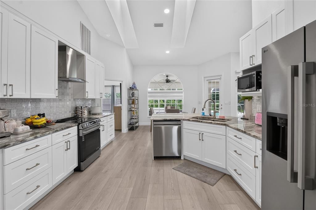 На продажу: $429,900 (3 спален, 2 ванн, 2316 Квадратных фут)