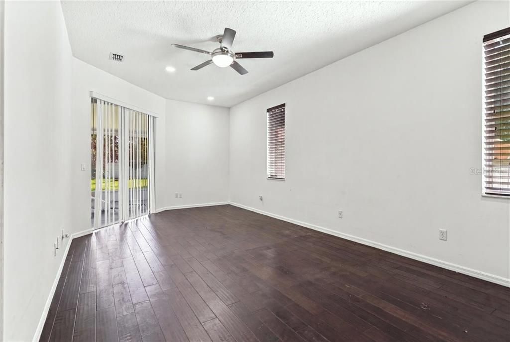 For Sale: $525,000 (4 beds, 3 baths, 2520 Square Feet)