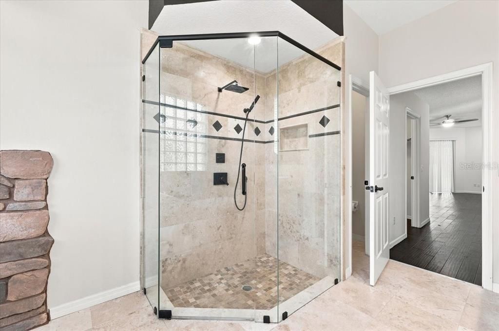 For Sale: $525,000 (4 beds, 3 baths, 2520 Square Feet)