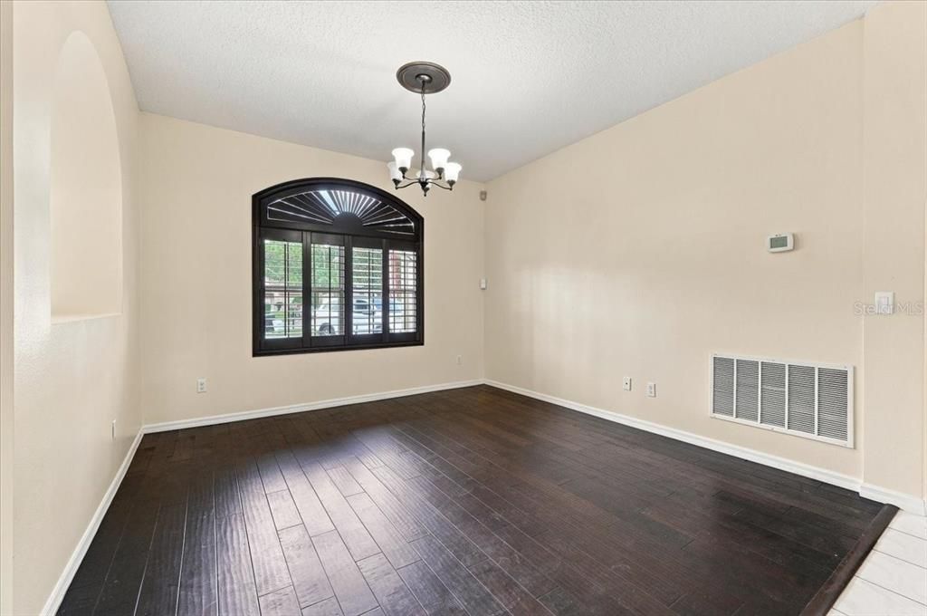 For Sale: $525,000 (4 beds, 3 baths, 2520 Square Feet)