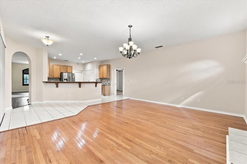 For Sale: $525,000 (4 beds, 3 baths, 2520 Square Feet)