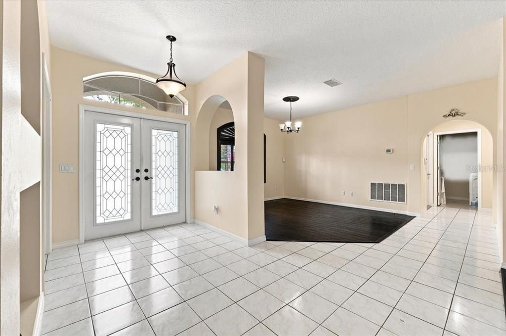 For Sale: $525,000 (4 beds, 3 baths, 2520 Square Feet)