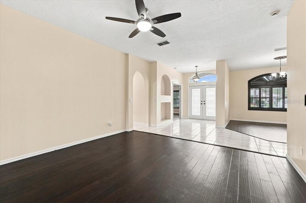 For Sale: $525,000 (4 beds, 3 baths, 2520 Square Feet)