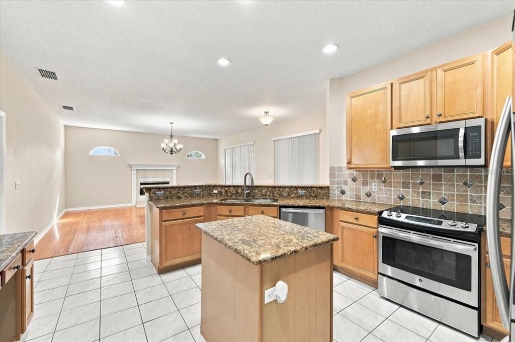 For Sale: $525,000 (4 beds, 3 baths, 2520 Square Feet)