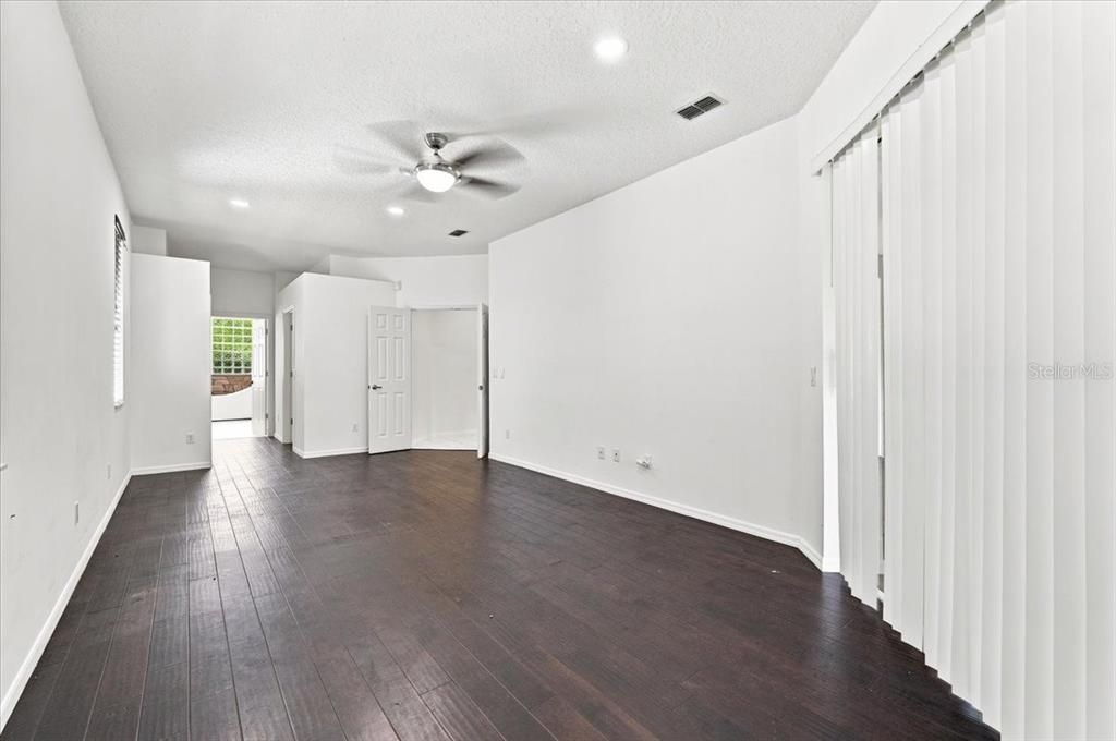 For Sale: $525,000 (4 beds, 3 baths, 2520 Square Feet)