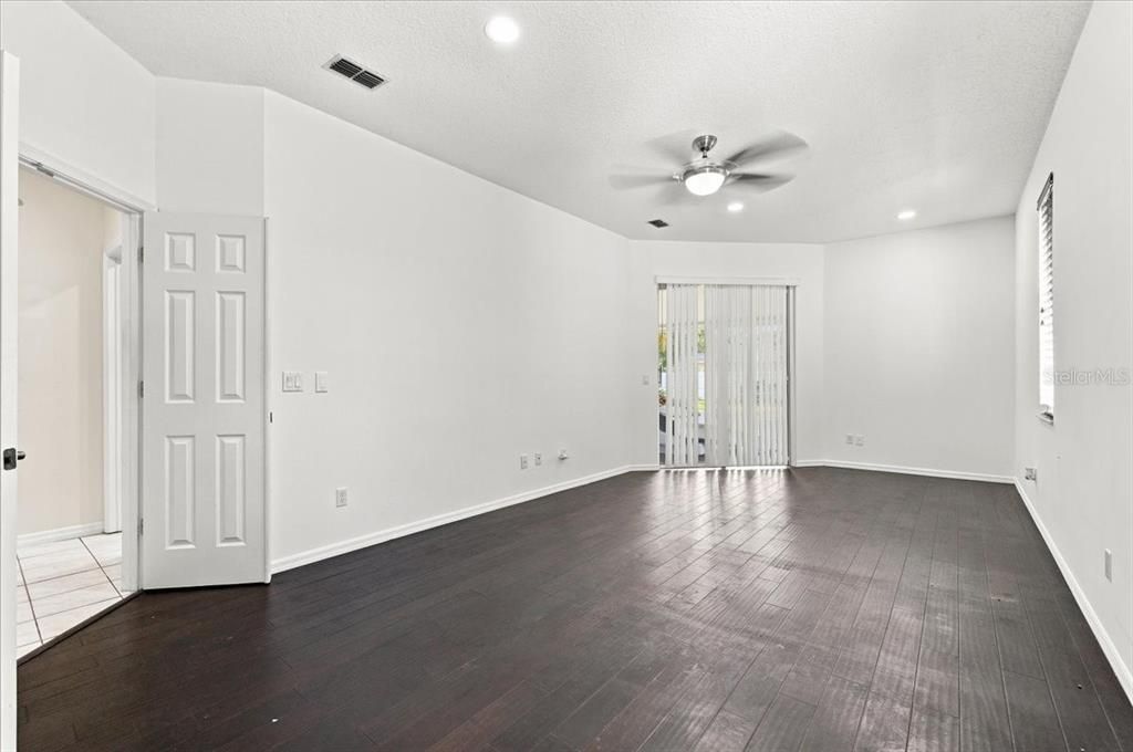 For Sale: $525,000 (4 beds, 3 baths, 2520 Square Feet)