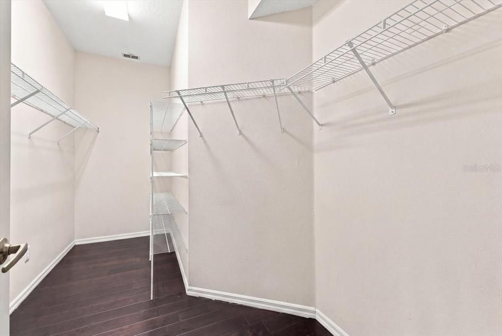 For Sale: $525,000 (4 beds, 3 baths, 2520 Square Feet)