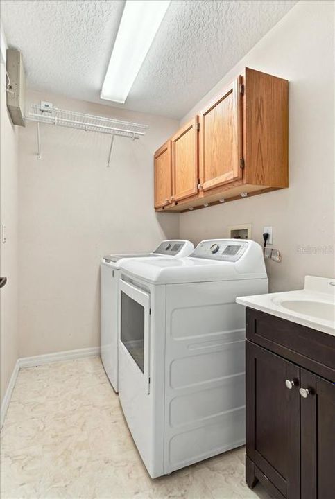 For Sale: $525,000 (4 beds, 3 baths, 2520 Square Feet)