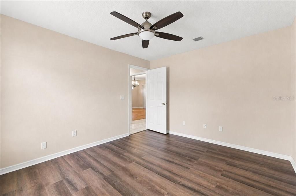 For Sale: $525,000 (4 beds, 3 baths, 2520 Square Feet)