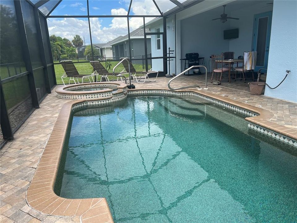 En Venta: $399,000 (3 camas, 2 baños, 1683 Pies cuadrados)