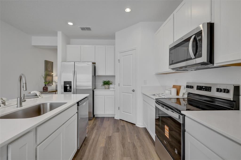 For Sale: $209,990 (2 beds, 2 baths, 1395 Square Feet)