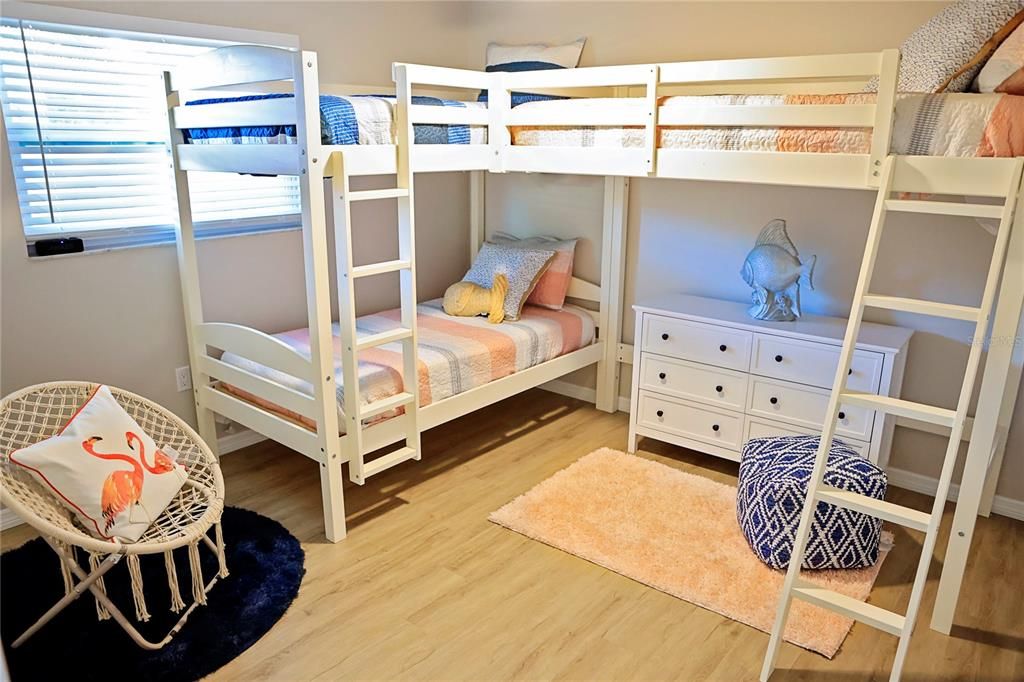 На продажу: $575,000 (3 спален, 2 ванн, 1501 Квадратных фут)
