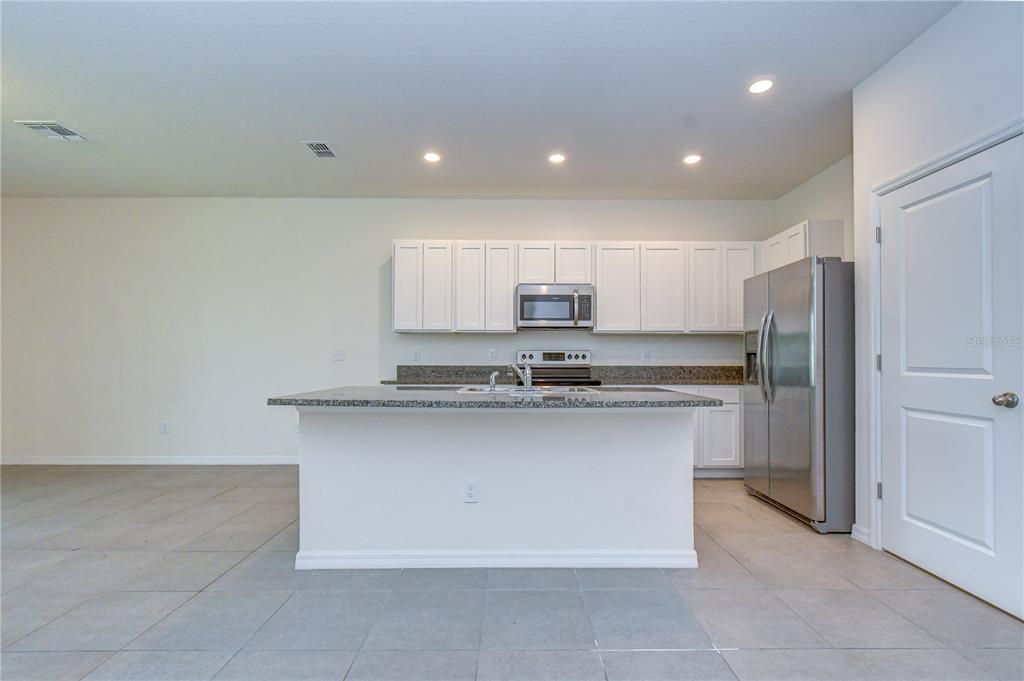 For Sale: $279,000 (3 beds, 2 baths, 1673 Square Feet)