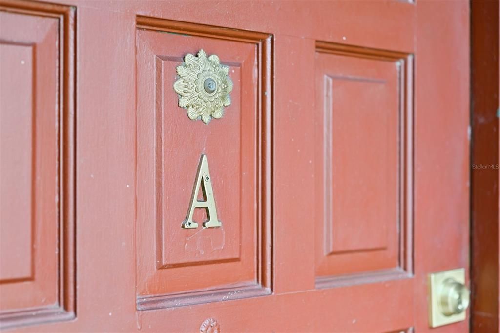 For Sale: $170,000 (1 beds, 1 baths, 781 Square Feet)