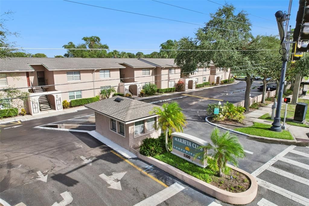 For Sale: $170,000 (1 beds, 1 baths, 781 Square Feet)