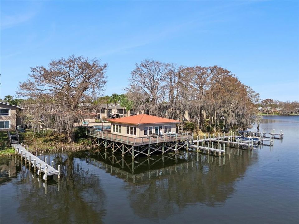 For Sale: $170,000 (1 beds, 1 baths, 781 Square Feet)