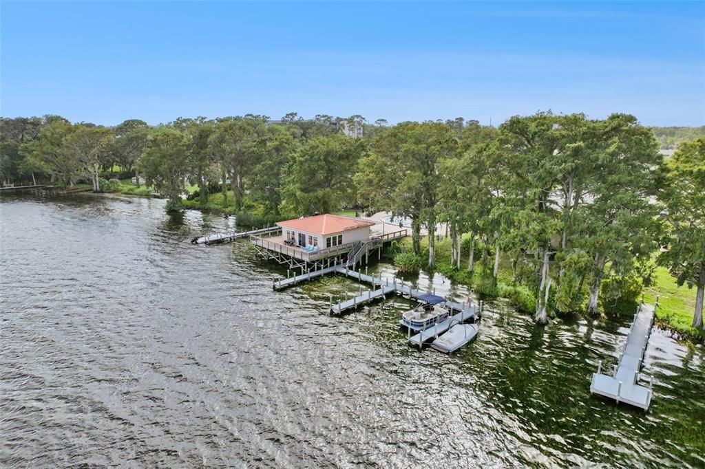 For Sale: $170,000 (1 beds, 1 baths, 781 Square Feet)