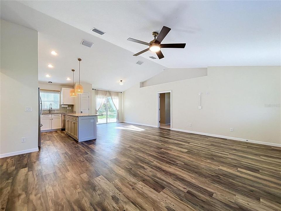 For Sale: $319,900 (3 beds, 2 baths, 1439 Square Feet)