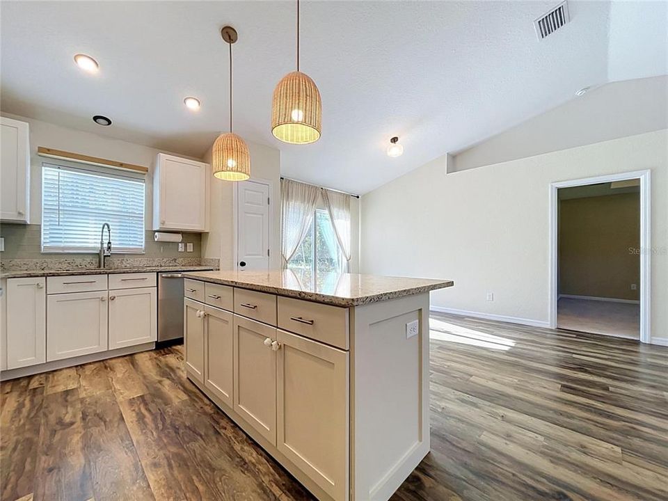 For Sale: $319,900 (3 beds, 2 baths, 1439 Square Feet)