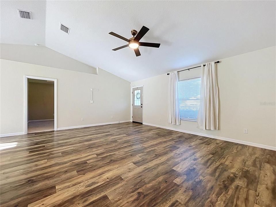 For Sale: $319,900 (3 beds, 2 baths, 1439 Square Feet)
