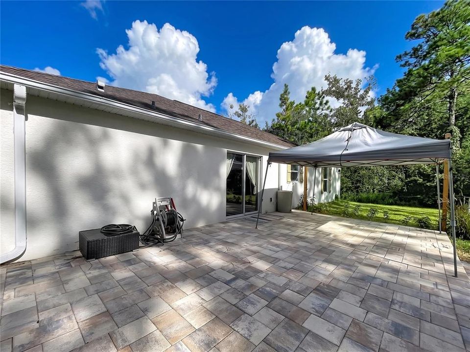 For Sale: $319,900 (3 beds, 2 baths, 1439 Square Feet)