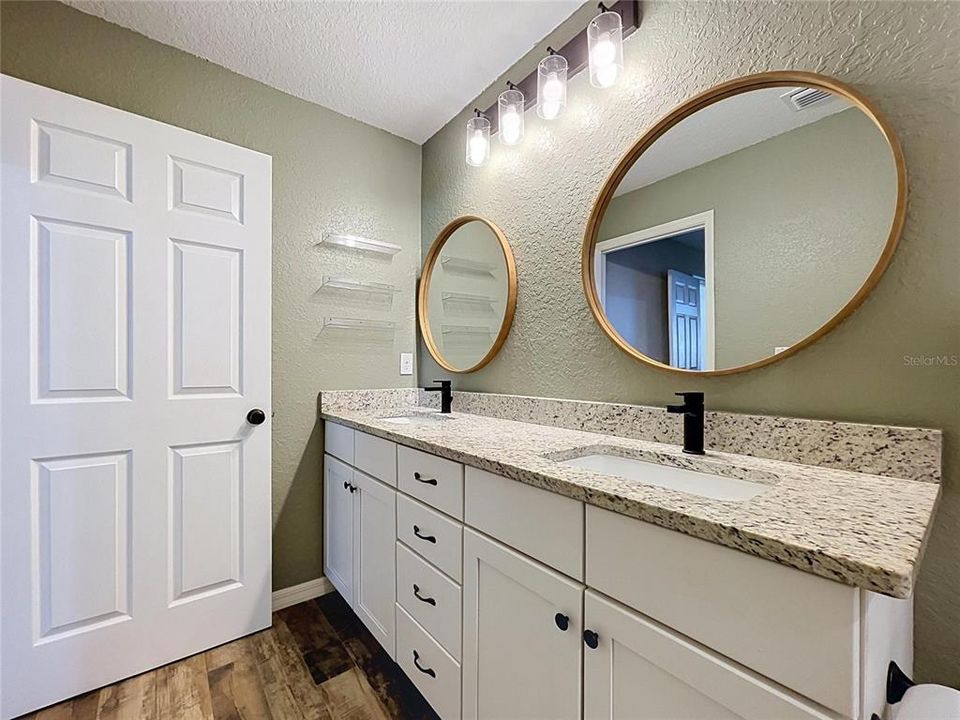 For Sale: $319,900 (3 beds, 2 baths, 1439 Square Feet)