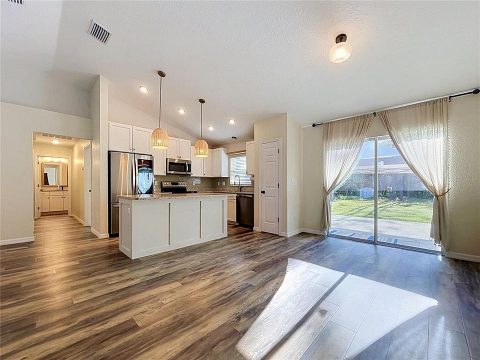 For Sale: $319,900 (3 beds, 2 baths, 1439 Square Feet)