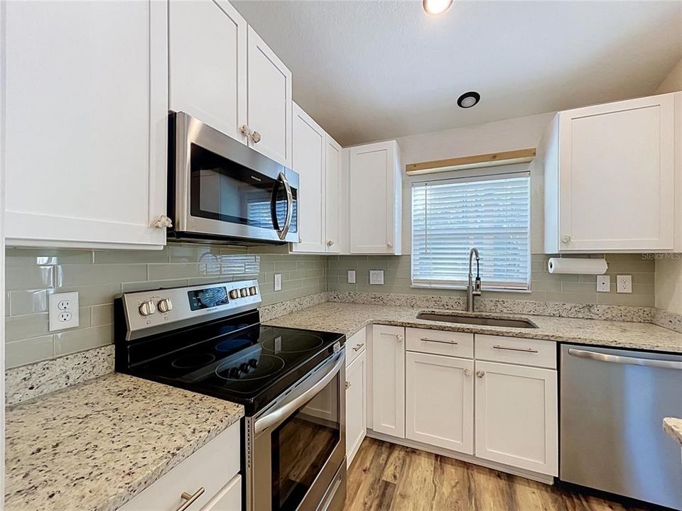 For Sale: $319,900 (3 beds, 2 baths, 1439 Square Feet)