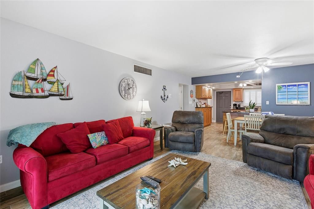 En Venta: $649,000 (2 camas, 2 baños, 1010 Pies cuadrados)