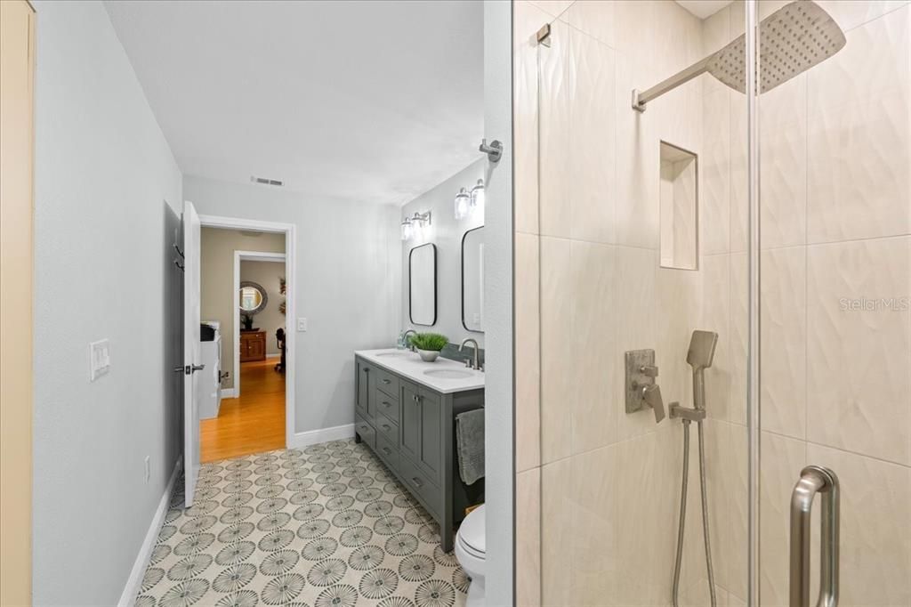 En Venta: $997,000 (5 camas, 3 baños, 3743 Pies cuadrados)