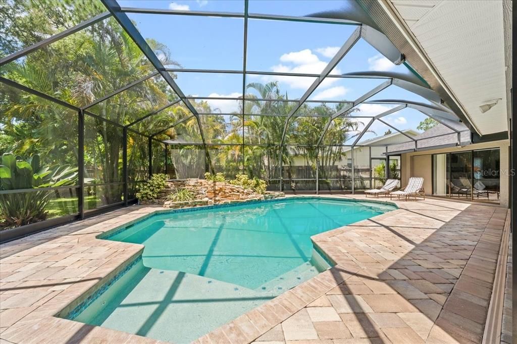 En Venta: $997,000 (5 camas, 3 baños, 3743 Pies cuadrados)