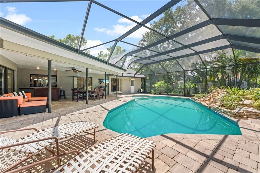 En Venta: $997,000 (5 camas, 3 baños, 3743 Pies cuadrados)