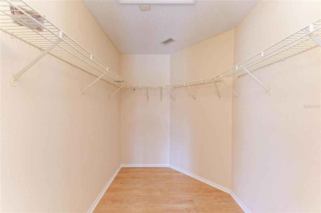 For Rent: $2,700 (3 beds, 2 baths, 1677 Square Feet)