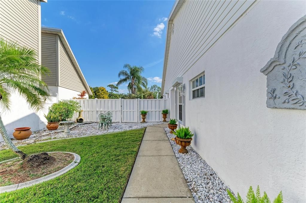 For Rent: $2,700 (3 beds, 2 baths, 1677 Square Feet)