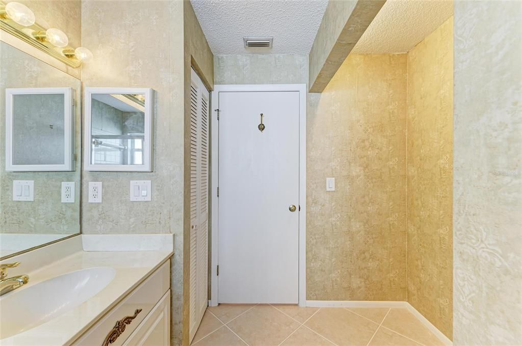 For Rent: $2,700 (3 beds, 2 baths, 1677 Square Feet)