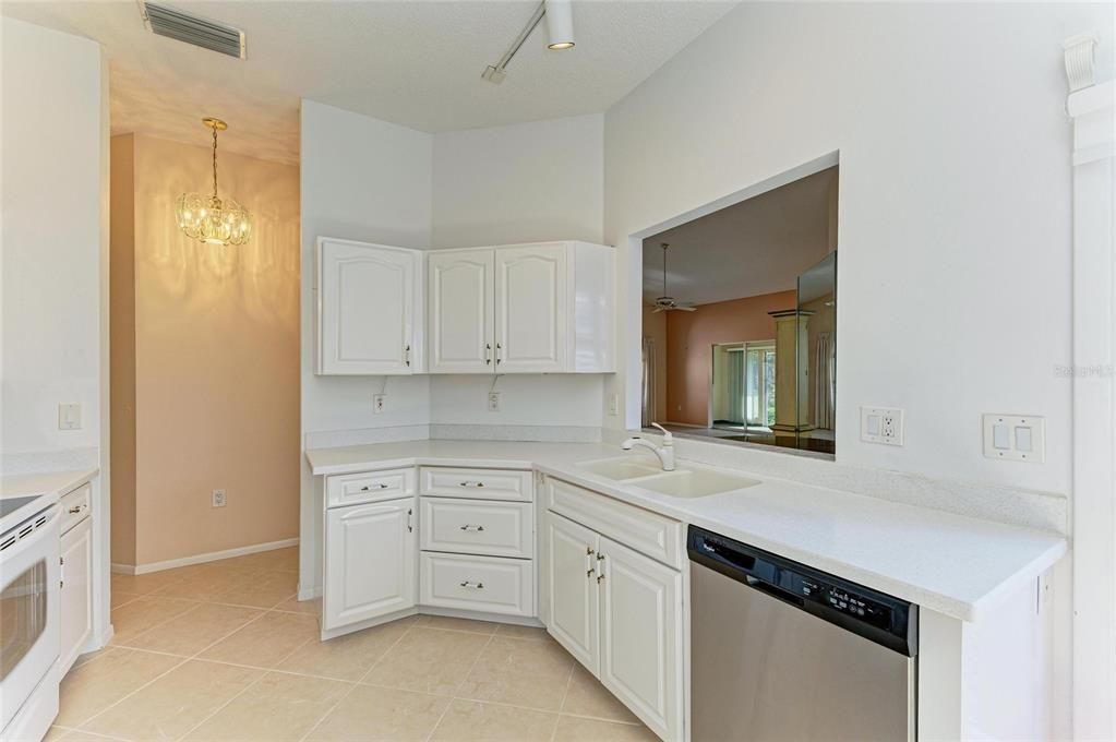 For Rent: $2,700 (3 beds, 2 baths, 1677 Square Feet)