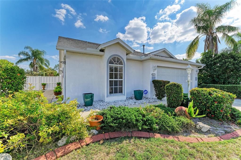 For Rent: $2,700 (3 beds, 2 baths, 1677 Square Feet)
