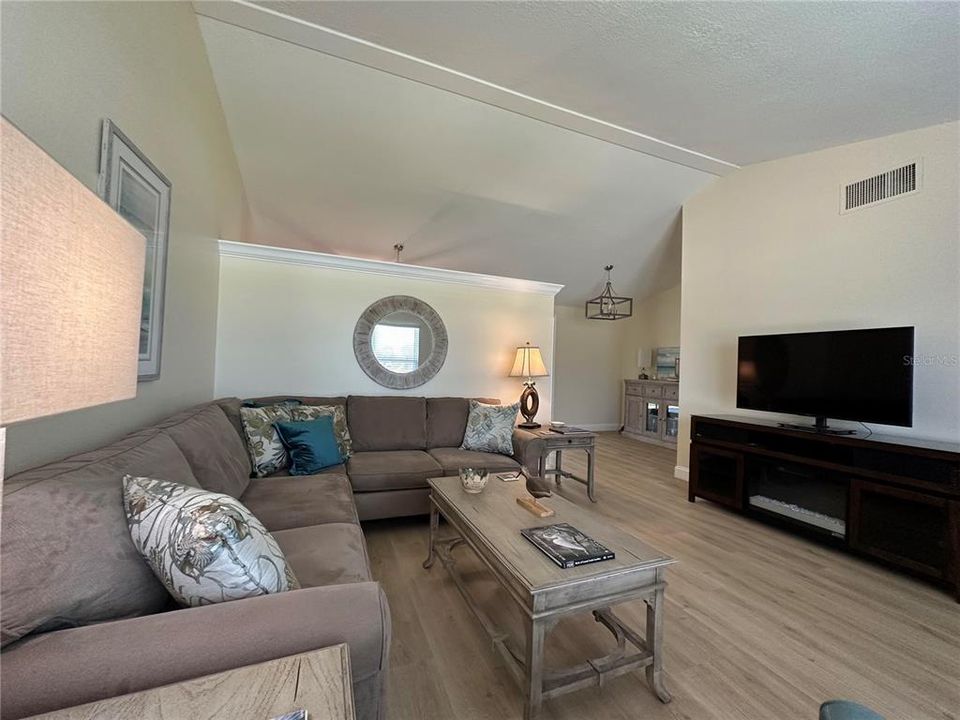 For Sale: $265,018 (3 beds, 2 baths, 1427 Square Feet)