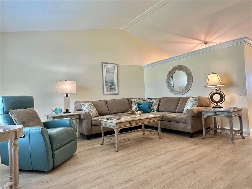 For Sale: $265,018 (3 beds, 2 baths, 1427 Square Feet)