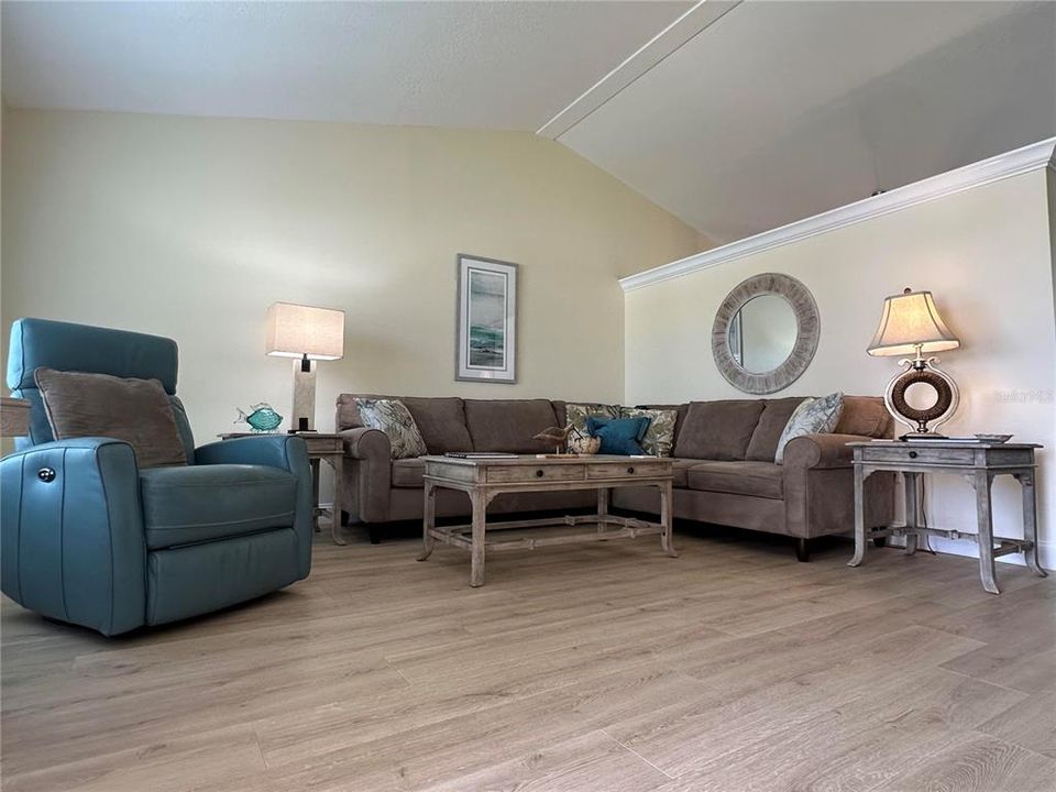 For Sale: $265,018 (3 beds, 2 baths, 1427 Square Feet)